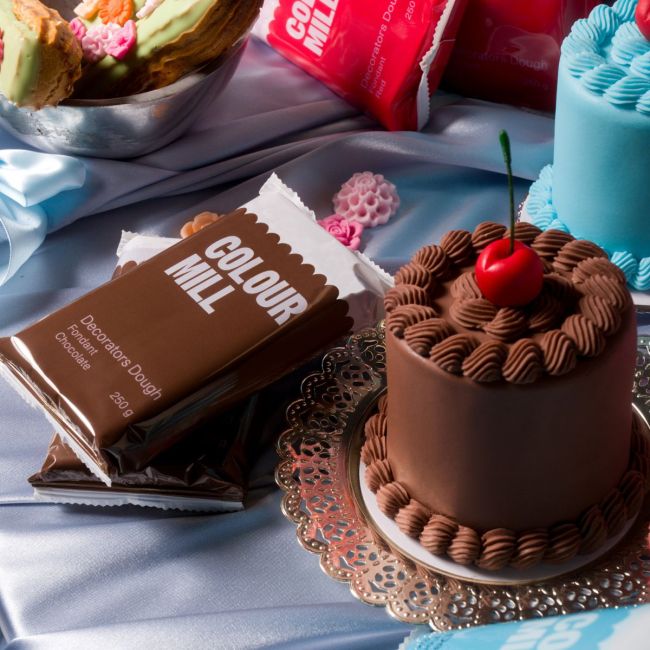 Фондан / Захарна паста – Шоколад “Chocolate ” 250гр – Colour Mill - Image 2